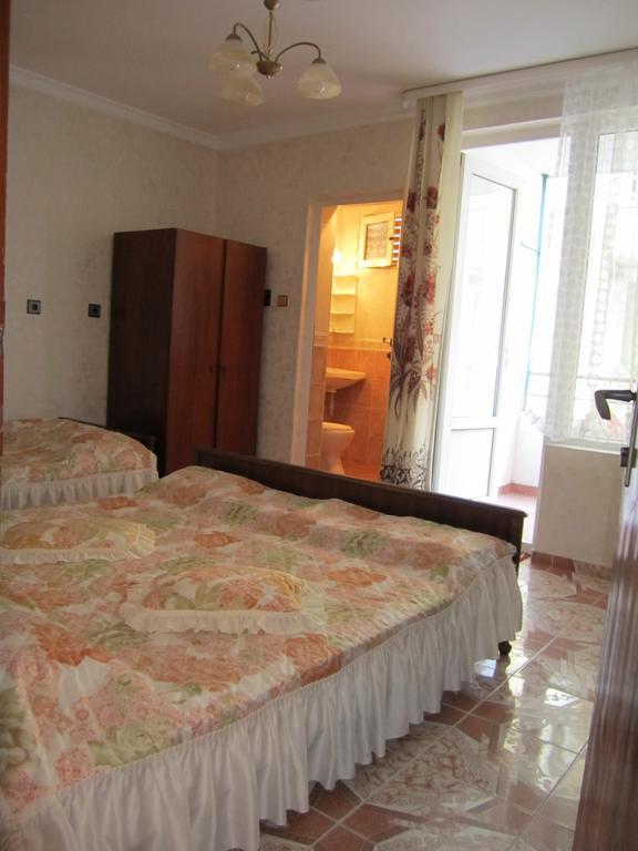 Central Guesthouse Nesebar Bagian luar foto