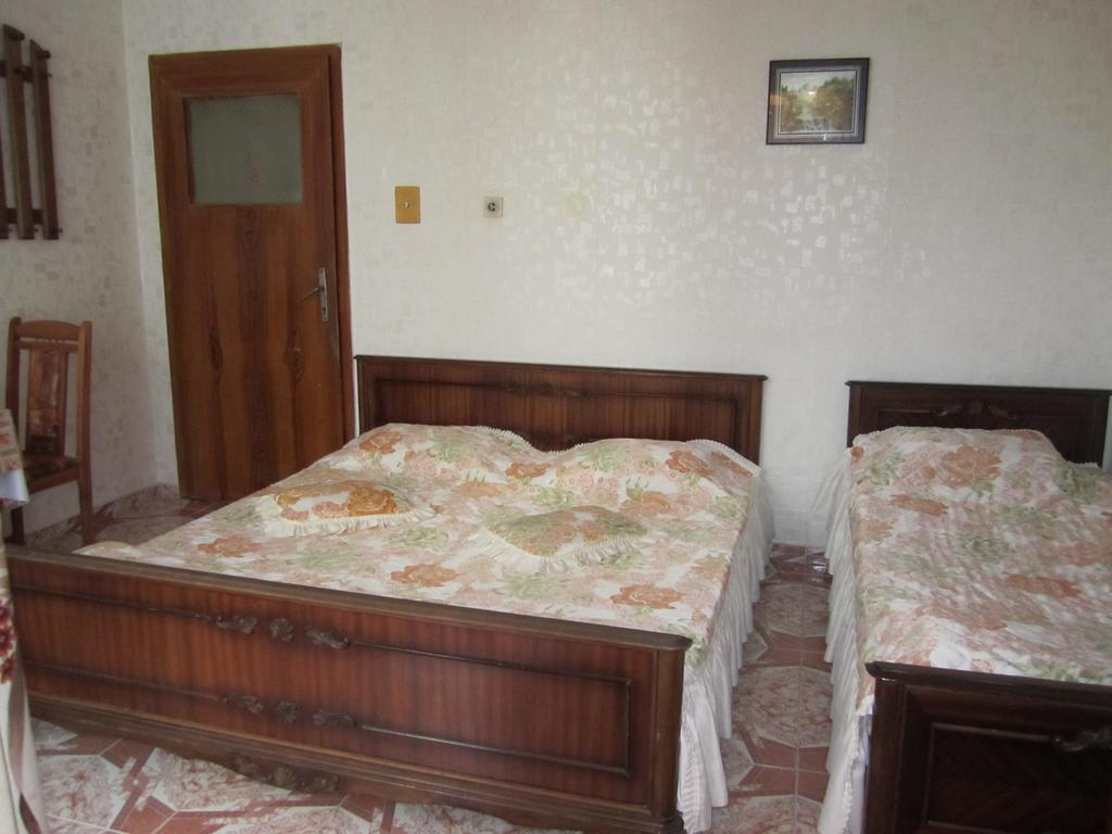 Central Guesthouse Nesebar Bagian luar foto