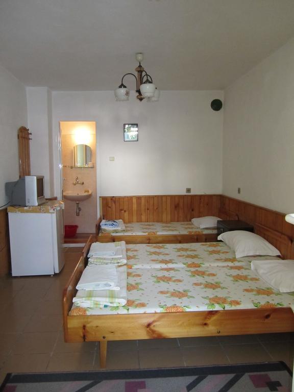Central Guesthouse Nesebar Bagian luar foto