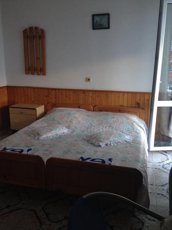 Central Guesthouse Nesebar Bagian luar foto