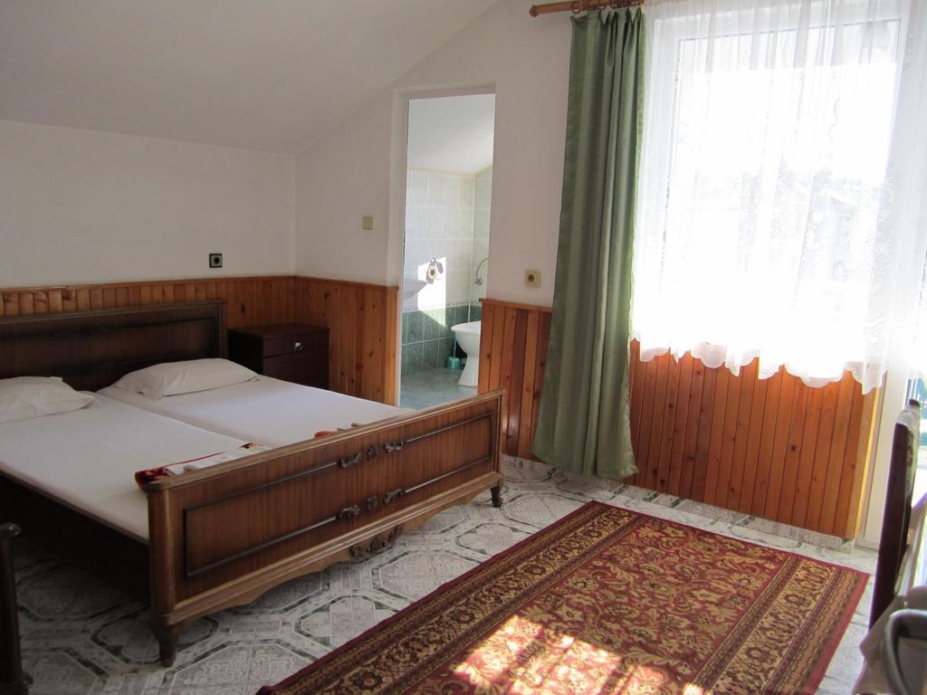 Central Guesthouse Nesebar Bagian luar foto