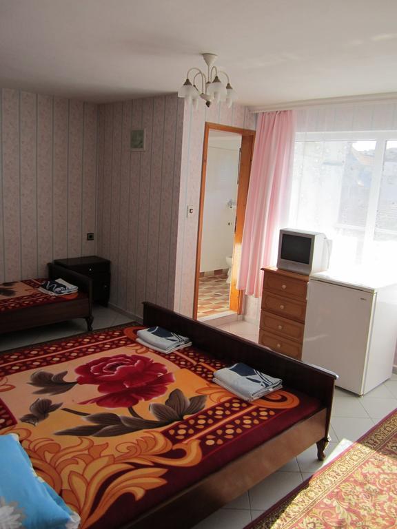 Central Guesthouse Nesebar Bagian luar foto